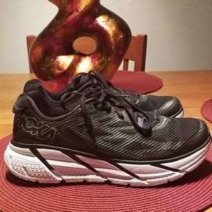 Hoka One One Clifton 3. Size 9